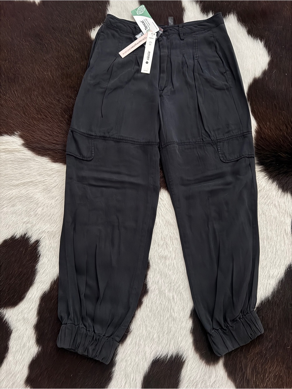 AQUA 100% Tencel Black Cargo Jogger Pants, Size M — New With Tags
